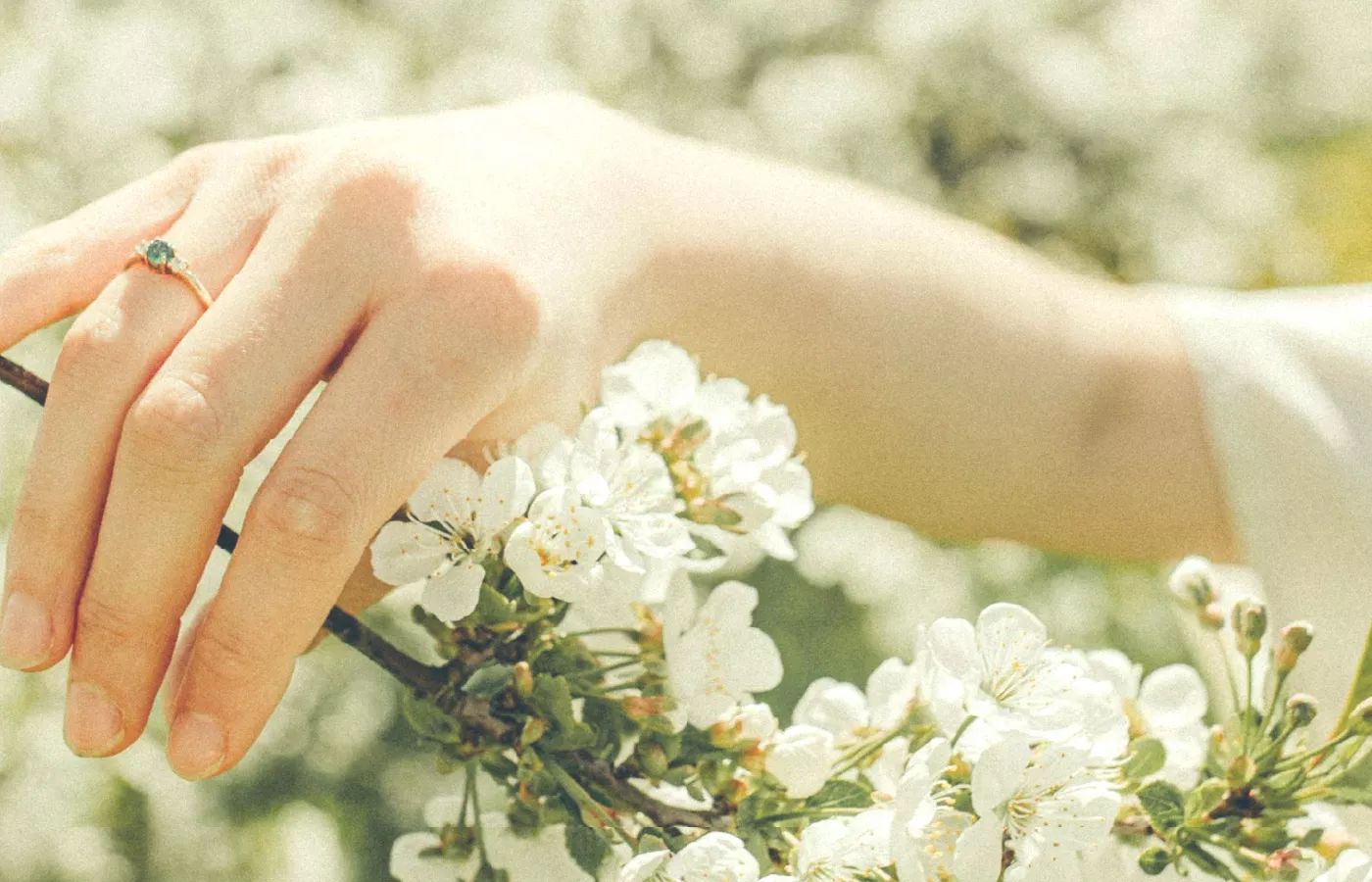 肌膚透亮的女子